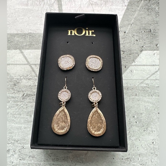 CLEARANCE: nOir Sparkling Earring Set - flaw in 1 out of the 4 earrings - Picture 3 of 9